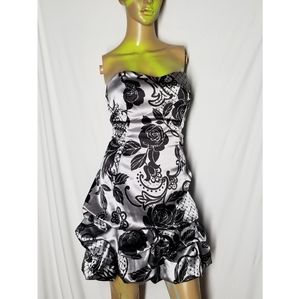 Lace rose patterned dress SIZE 7